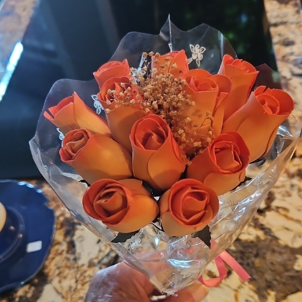 Small Bud Wood Rose Bouquet ( 12 ) - Picture 4 of 5